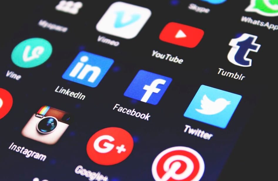 outsource social media