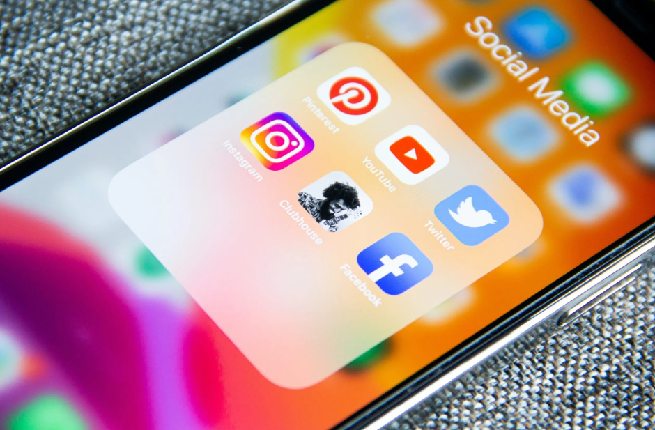 outsource social media